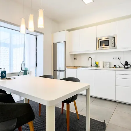 Chic 2br In Ideal Location *